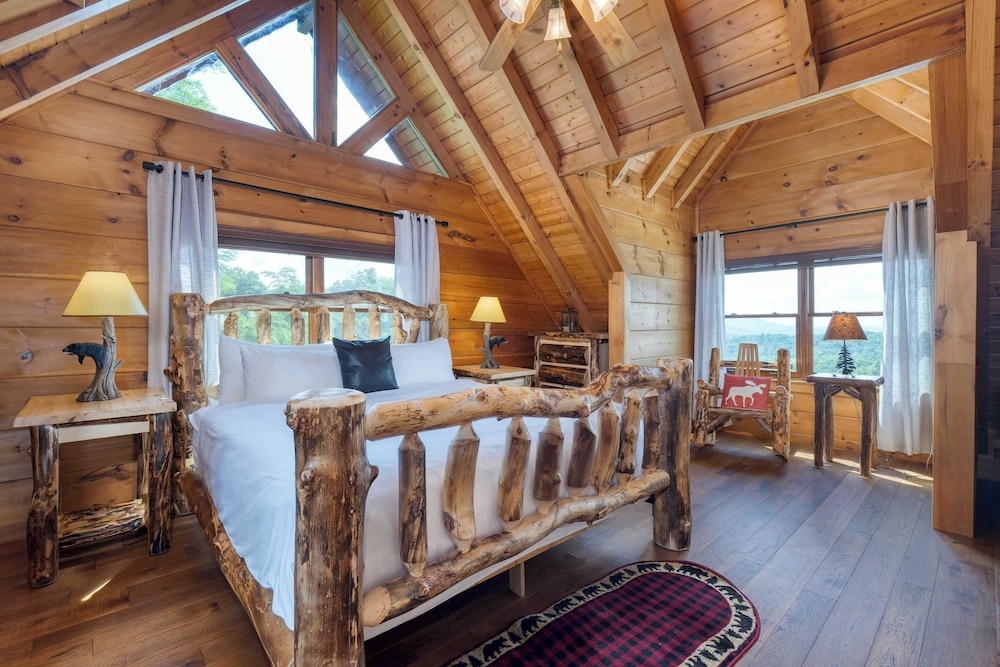 Sleeps 26, 2 Homes Theater Room, Game Room, Hot Tub, Smoky Mountain Views