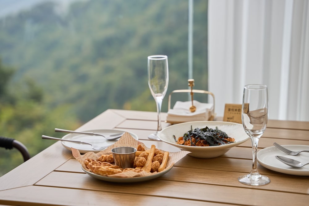 Miyue Shenzhen Tianlu Secret Wild Wizard Holiday Hotel