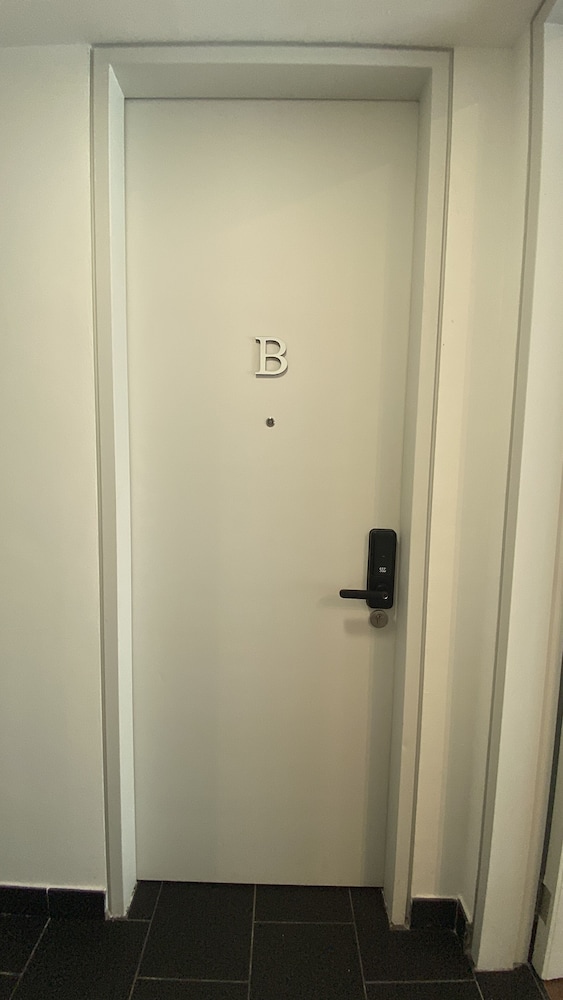 UNA Serviced Apartment by Manatidur