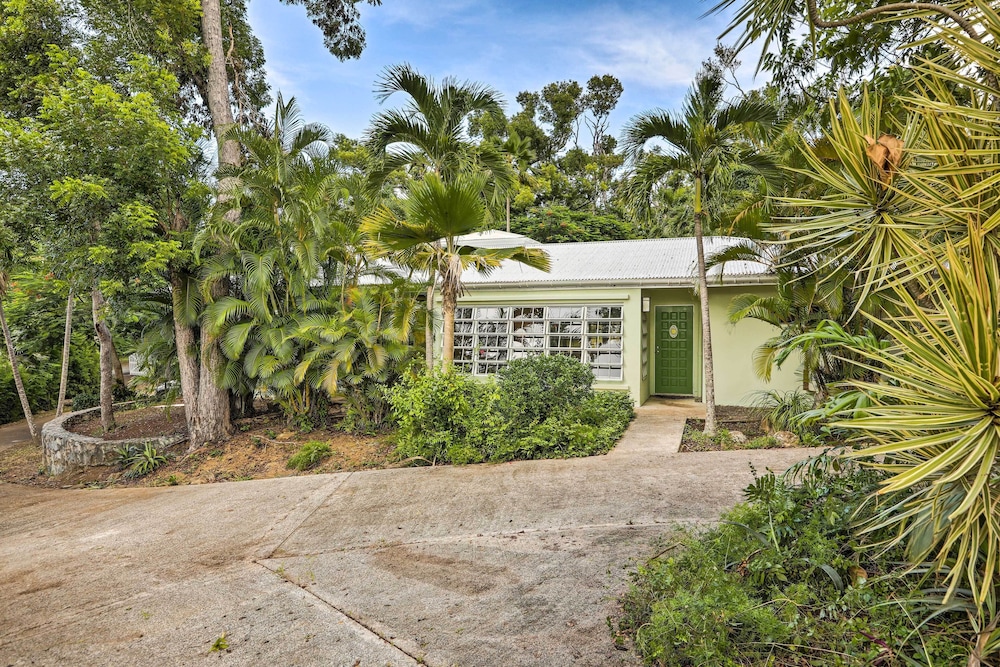 Bright St Thomas Getaway W/pool, 3Mi to Magens Bay