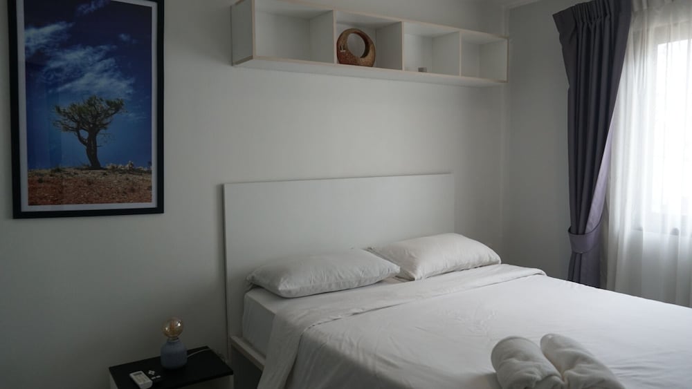 Bright & Breezy -1BR T1 211