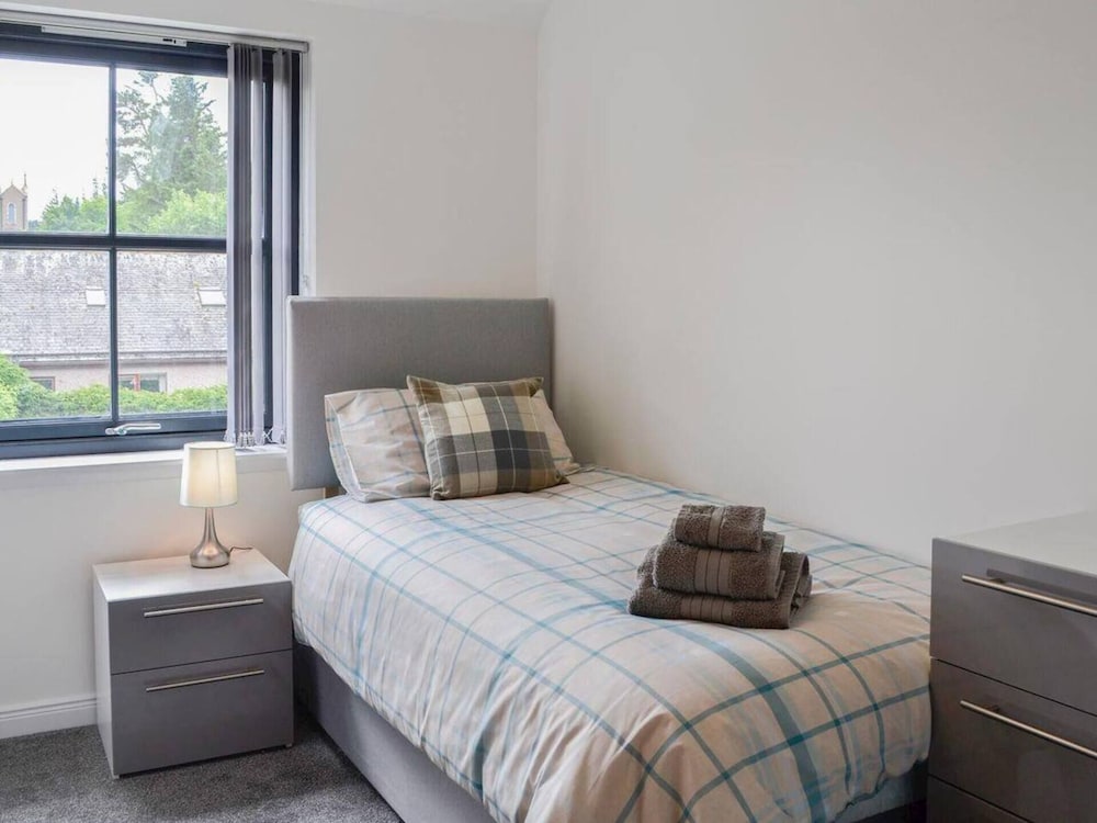 Stunning 3-bed Cottage in the Village of Tomintoul view 3