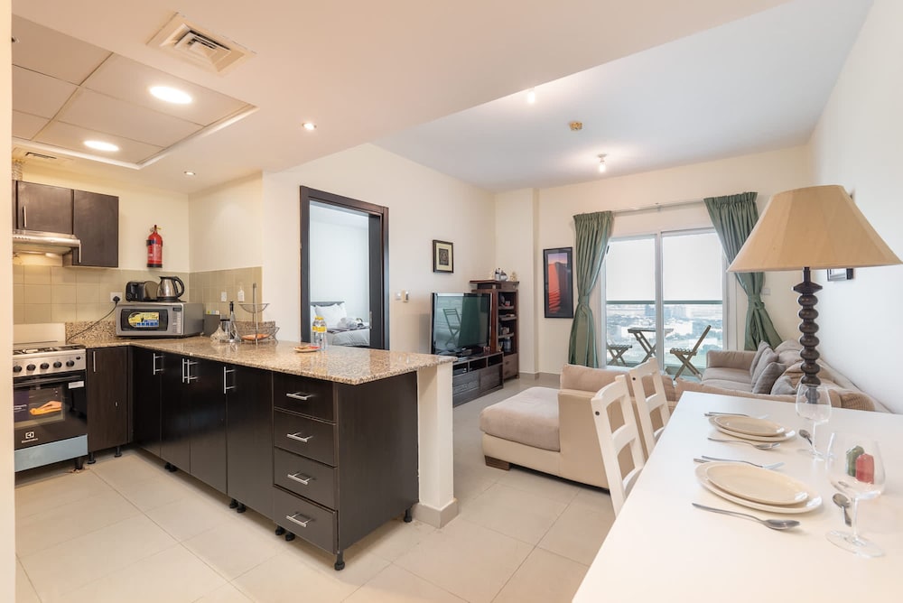 Charming Sun-filled 1-bedroom in Red Residence Dubai Sports City