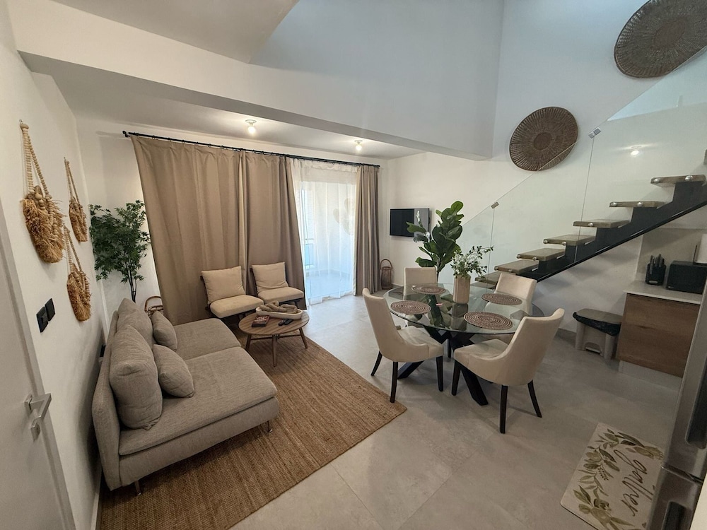 Estrella Dominicus by Advantage Club