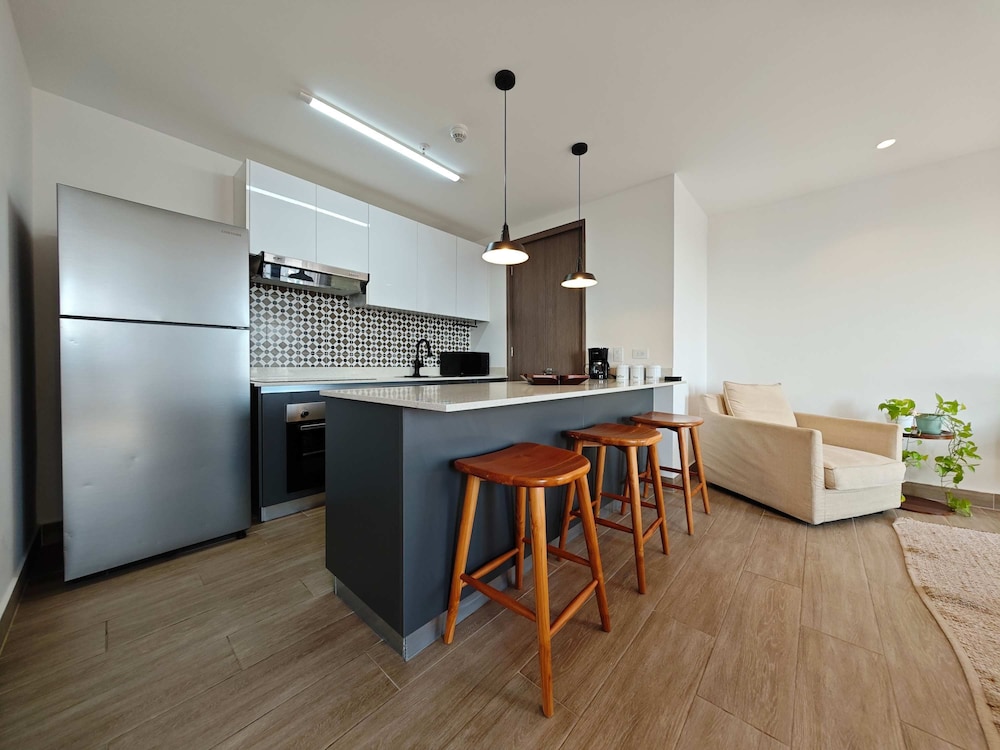 w Grandiose 1BR w Balcony in Casco Viejo