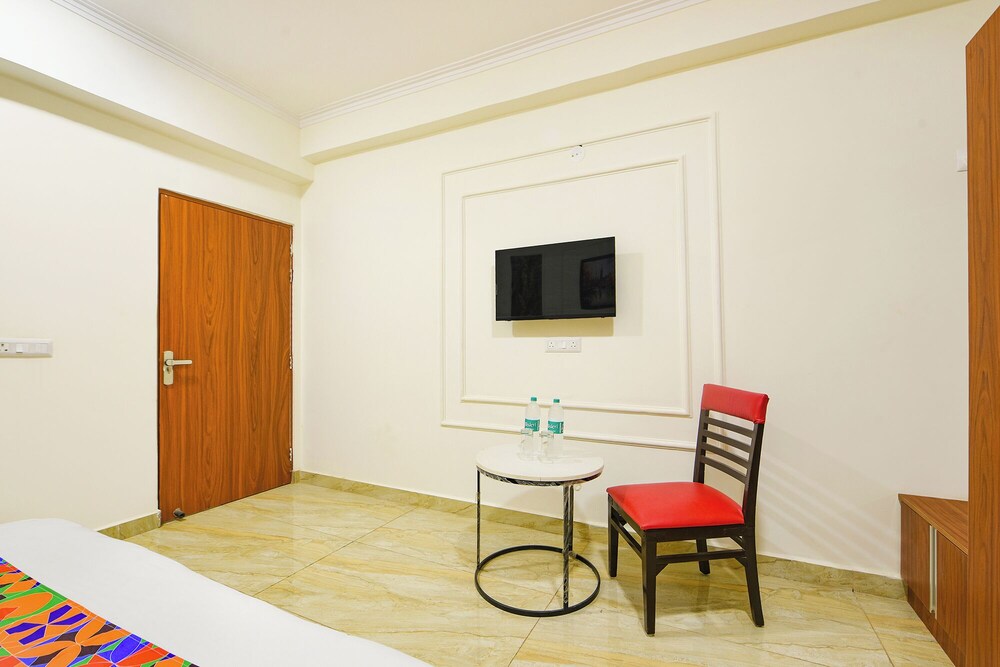 Fabhotel Prime The Golden Petals & Banquet