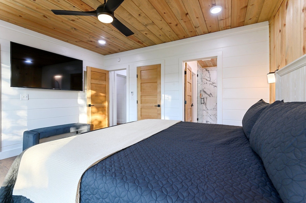 Luxury Retreat in Broken Bow