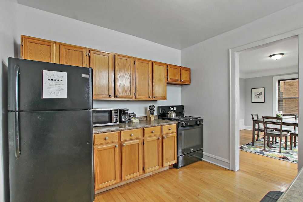 1BR Vibrant Apt - Montrose 2E