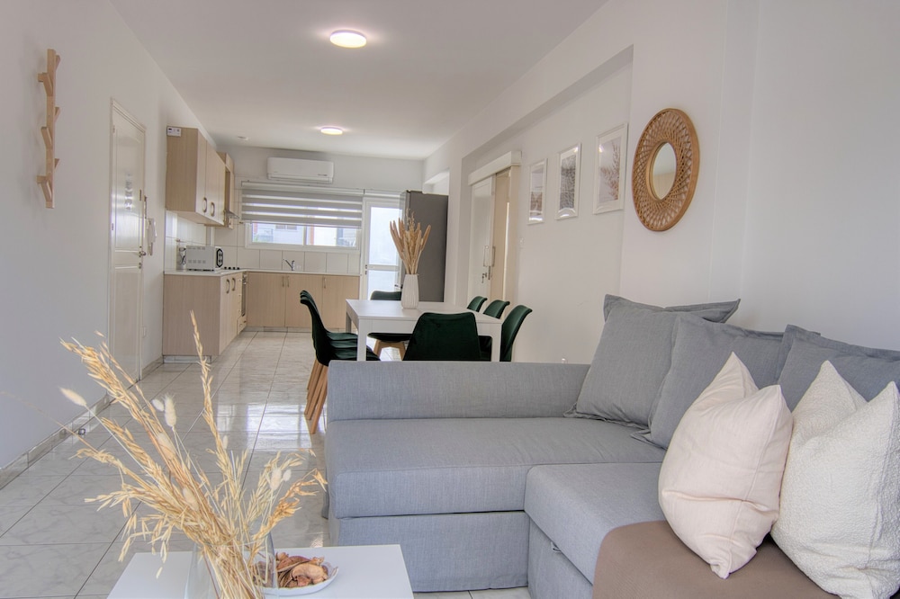 Phaedrus Living Town Flat Stephania 302