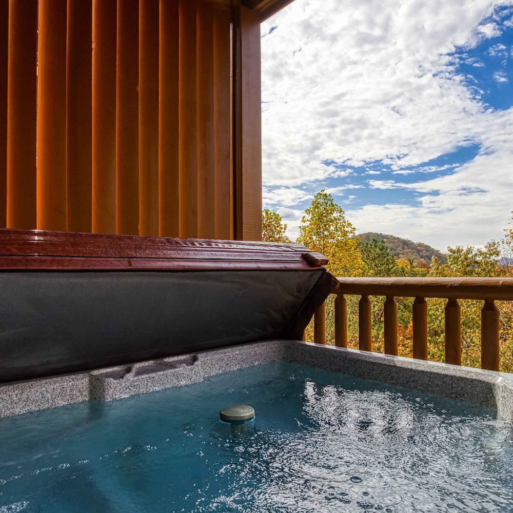 Awesome View Pool Hot Tub Game Room Fireplace