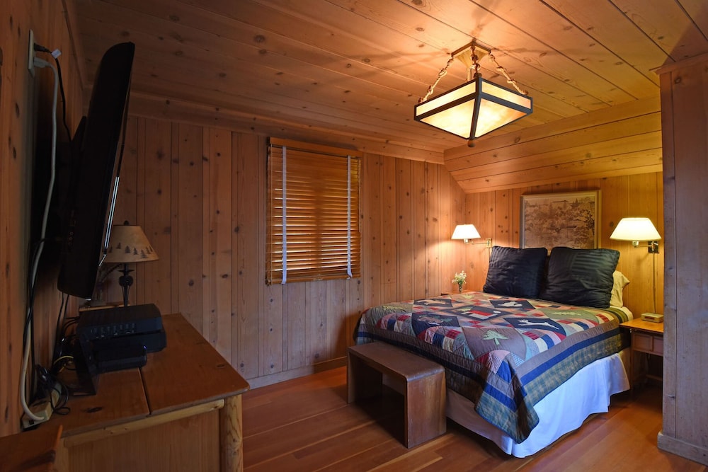Rockpile Treehouse view 5