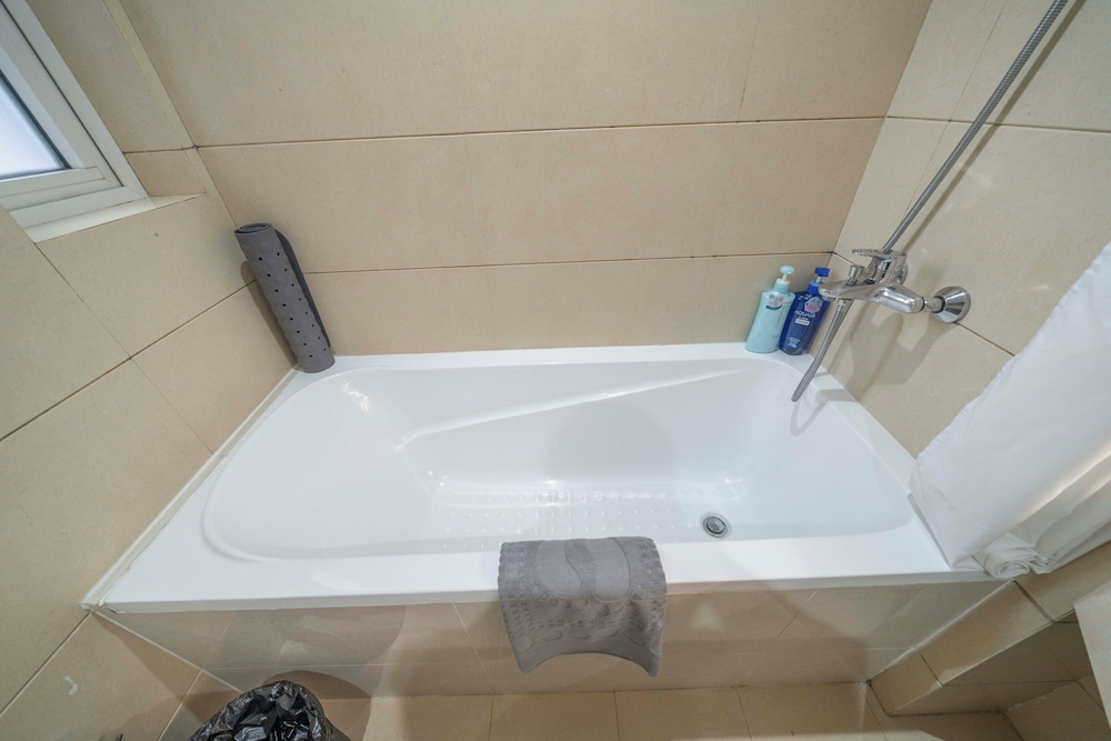 Tyms Changning Spacious 3BR 2BA APT