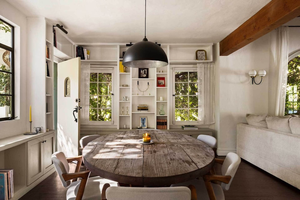 Hollywood Hideaway by Boutique