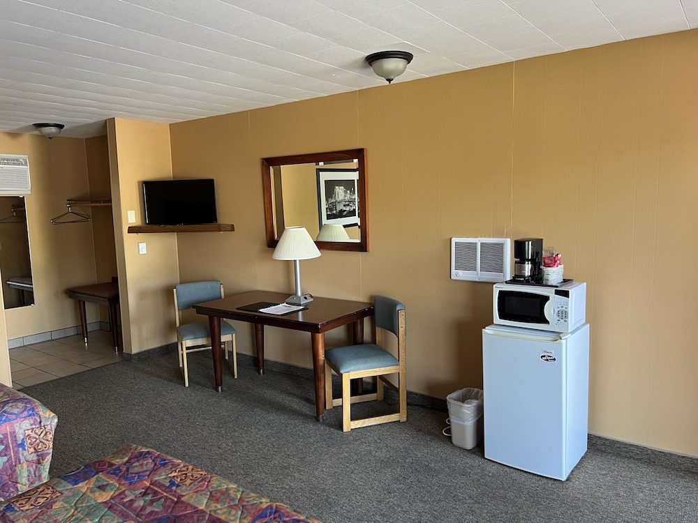 All Star Inn & Suites
