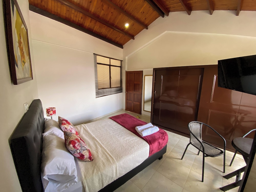 Hostal CaliView Inn