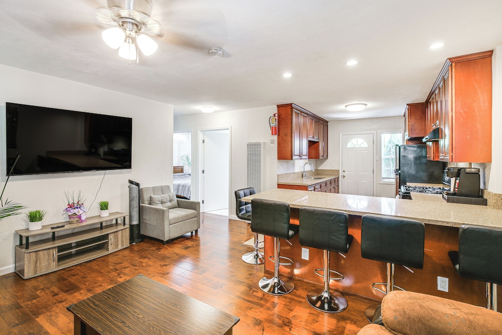 5 Mi to Coast: Centrally Located Long Beach Home!