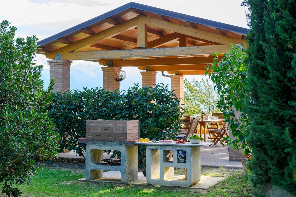 Casale Partemio 8 Marche Holiday Villas