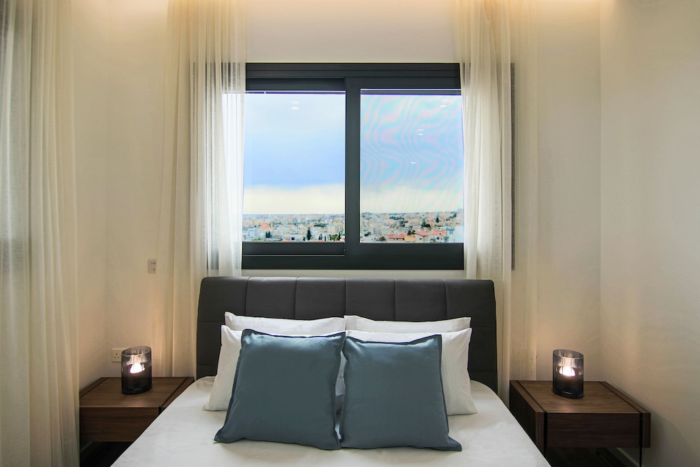 Phaedrus Living: Sea View Anna Residence 301 view 5