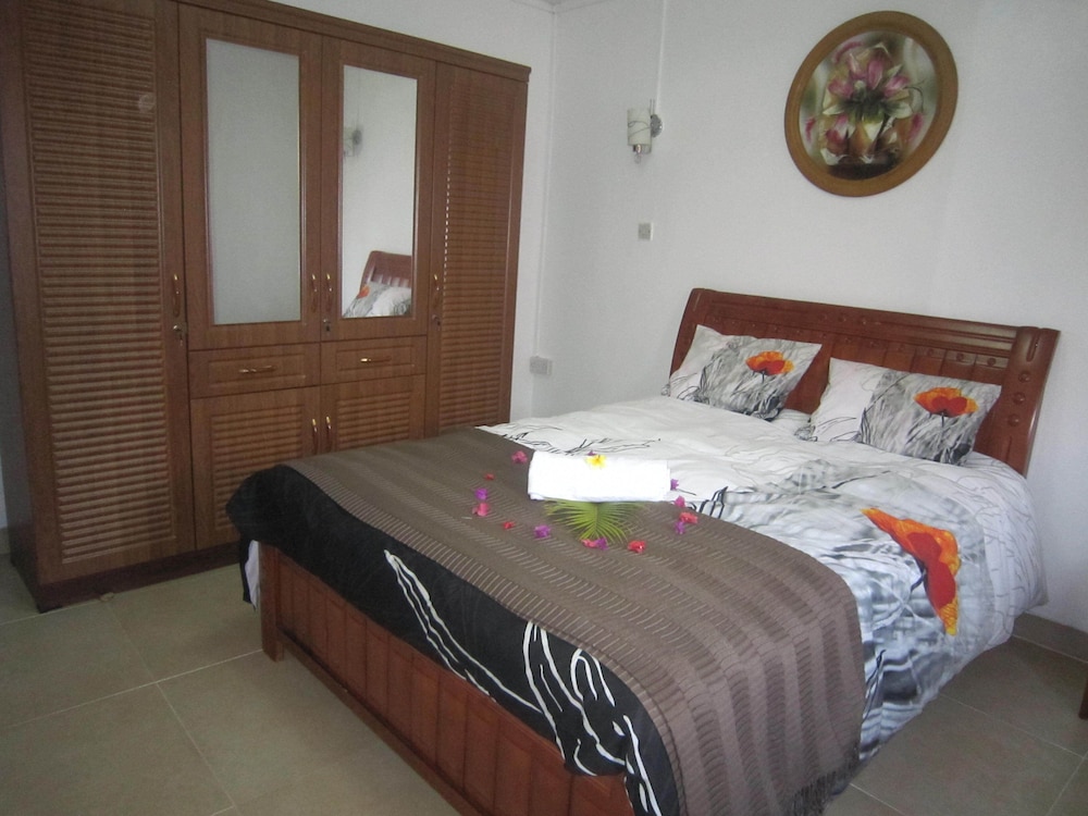 Pretty Villa Santa With Private Pool 120m Walk to the sea view 3