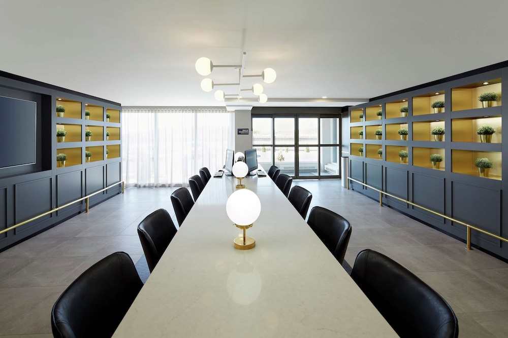 DoubleTree by Hilton Montreal Airport - Property Image 17