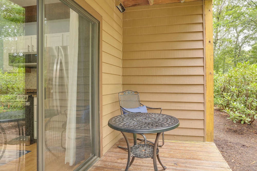 Walk to Slopes: Wintergreen Resort Condo w/ Pool