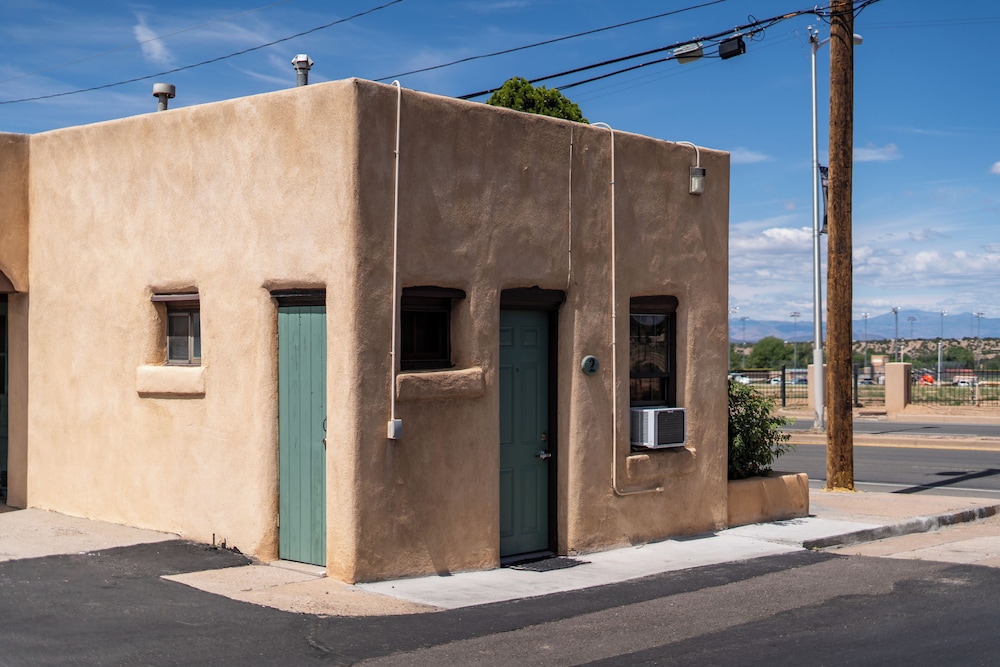 Santa Fe Vacations - King's Rest Court Inn - Property Image 4