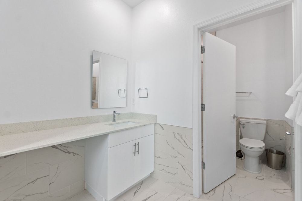 Harmony Haven Boutique Townhome At Azzure Resort Near Disney By Shine Villas 6 Bedroom Townhouse