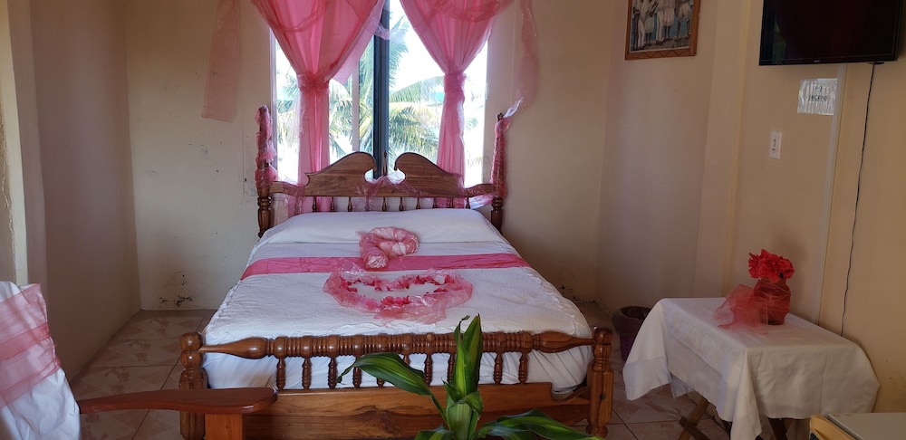 Belize Vacations - Pal's on the Beach - A Gold Standard Hotel - Property Image 80