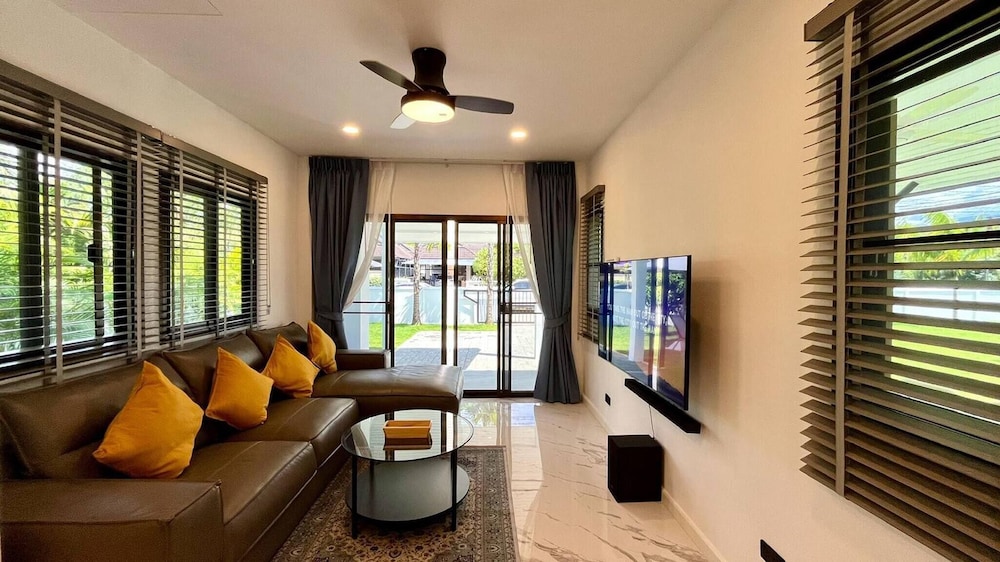 Khaolak Pool Villa With 3 Bedrooms