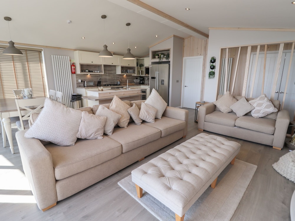 1 Delamere Point