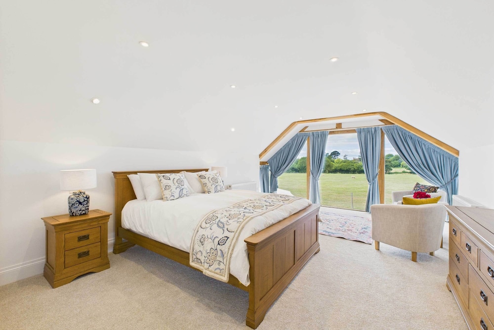Host Stay Merrow Cottage
