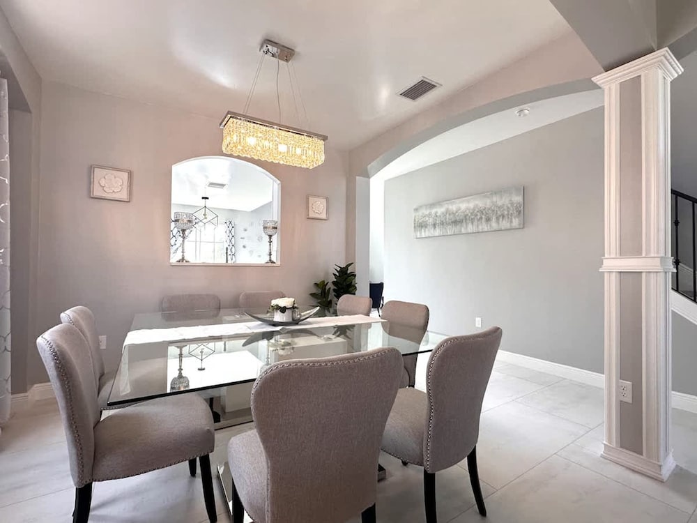 Luxury Villa Near Disney 6 Bd Home With Private Pool and Resort