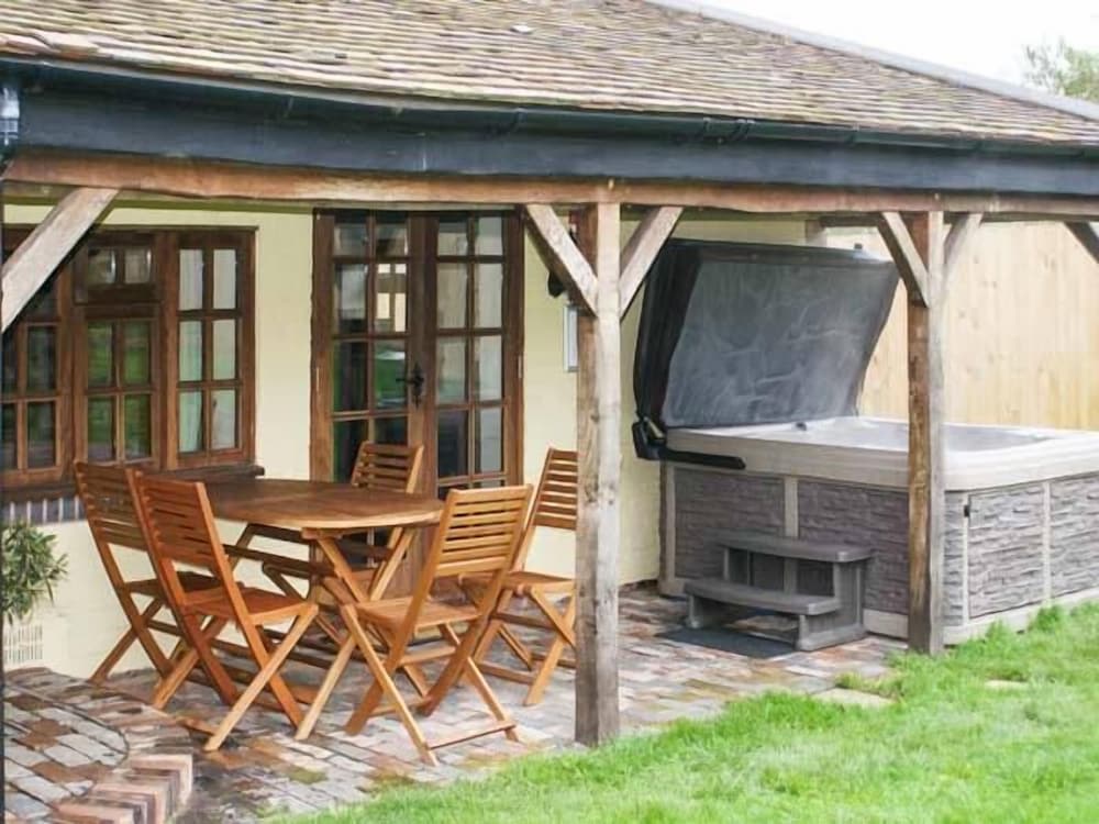Malvern Vacations - Brambles Cottage - Property Image 6