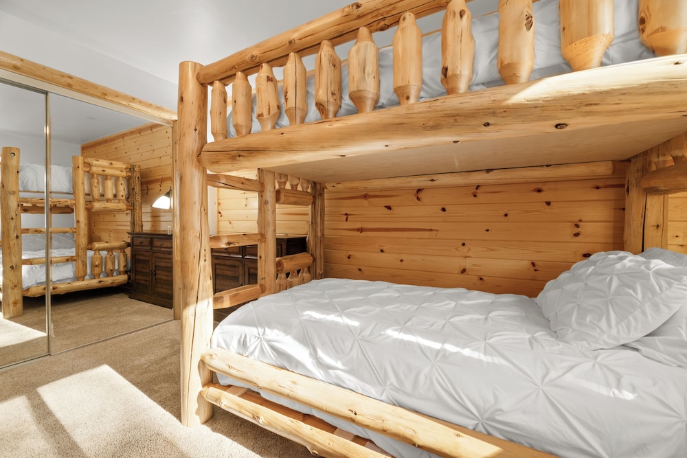 Acorn Cabin