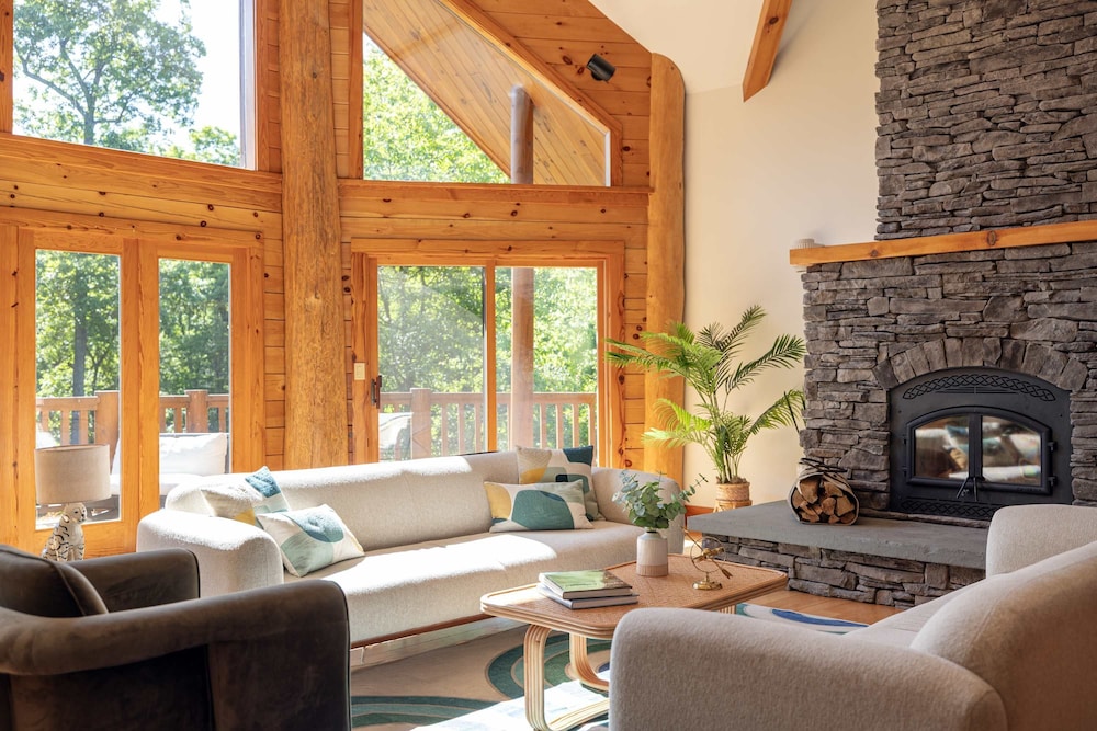 Luxury Private Estate w Pool Near Rhinebeck