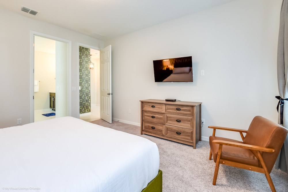 Luxury 6 Bed Villa With Saltwater Pool & Spa - Image 2