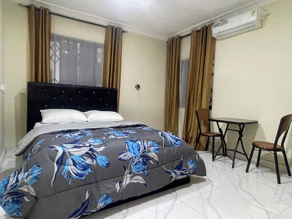 NickJaak Courtyard Rooms