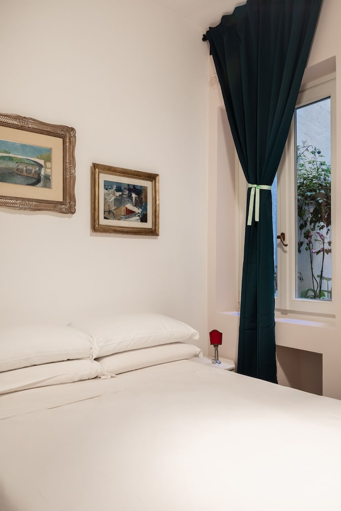 Chic and Style in Historical Via Giulia