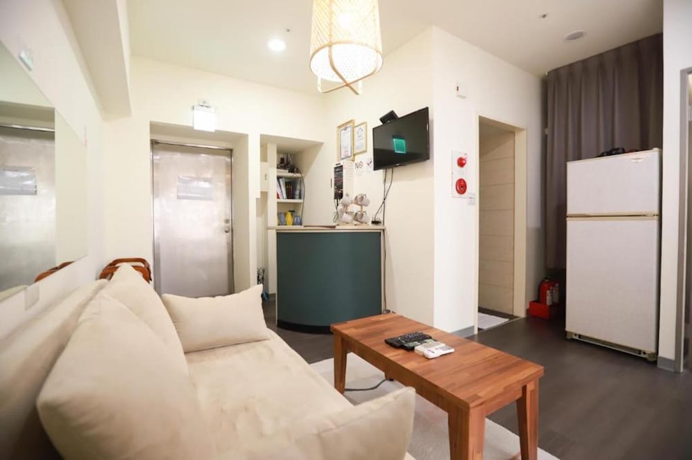 Hula Hotel - Hostel