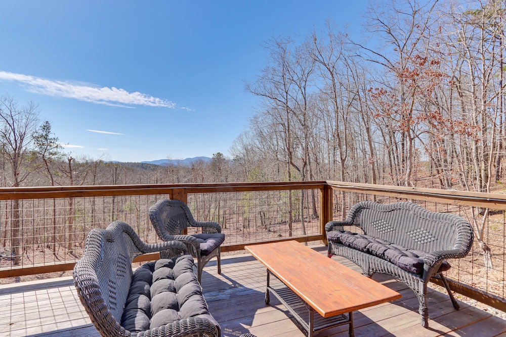Kid-friendly Morganton Gem: 10 Mi to Blue Ridge! view 3