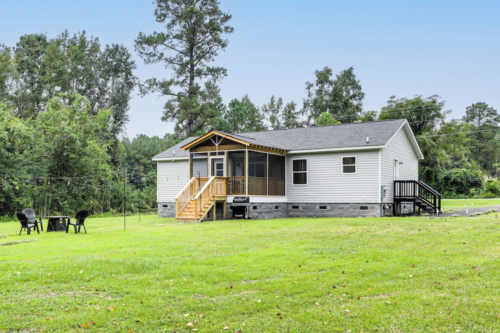 Dog Friendly, Screened Porch: St Stephen Retreat!