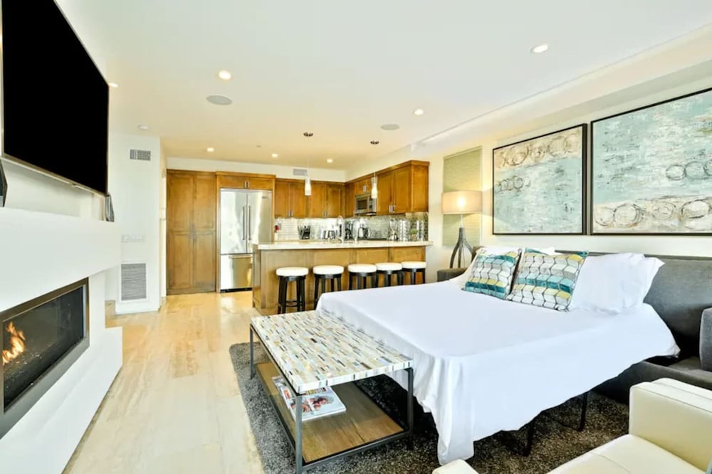 7 Br 2 Hot Tubs Rooftop Beach Block Ocean View
