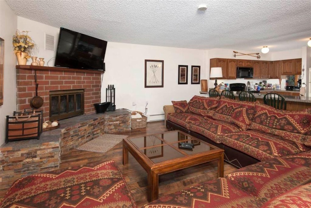 Lagoon 762b 3 Bedroom Townhouse by RedAwning