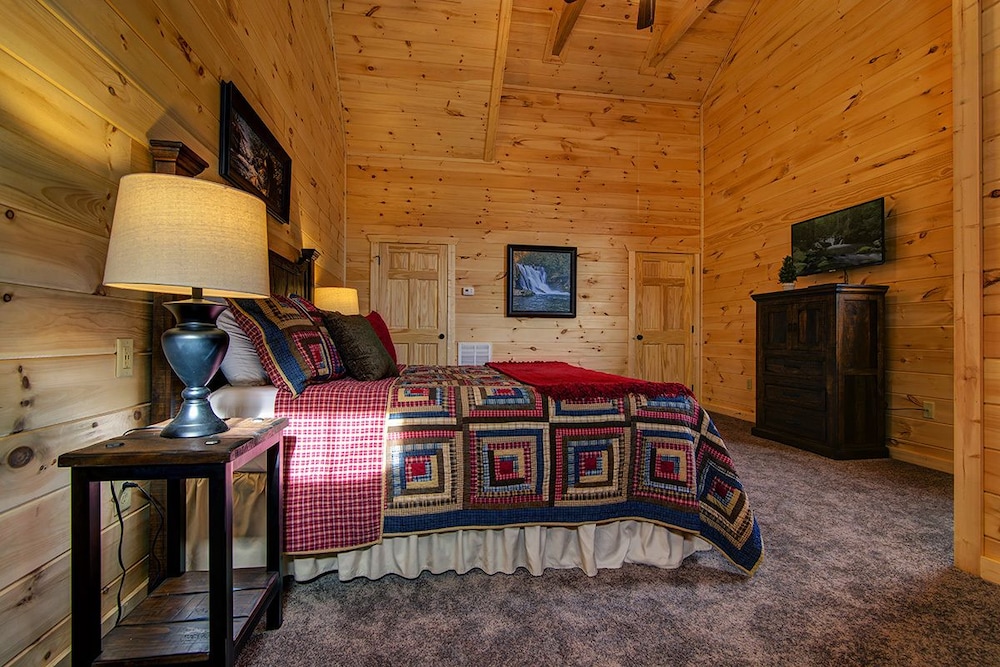 A River Runs Through It - 3 Bedrooms, 3 Baths, Sleeps 12 Cabin by RedAwning
