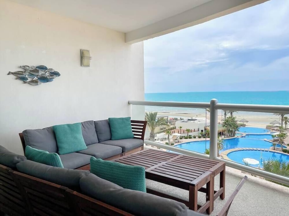 Quiet Beachfront Condo With Pools Private Beach