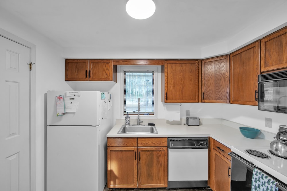 Little Cloud 10m Retreat With Adirondack Charm 1 Bedroom Townhouse by The Summit at Gore Mountain
