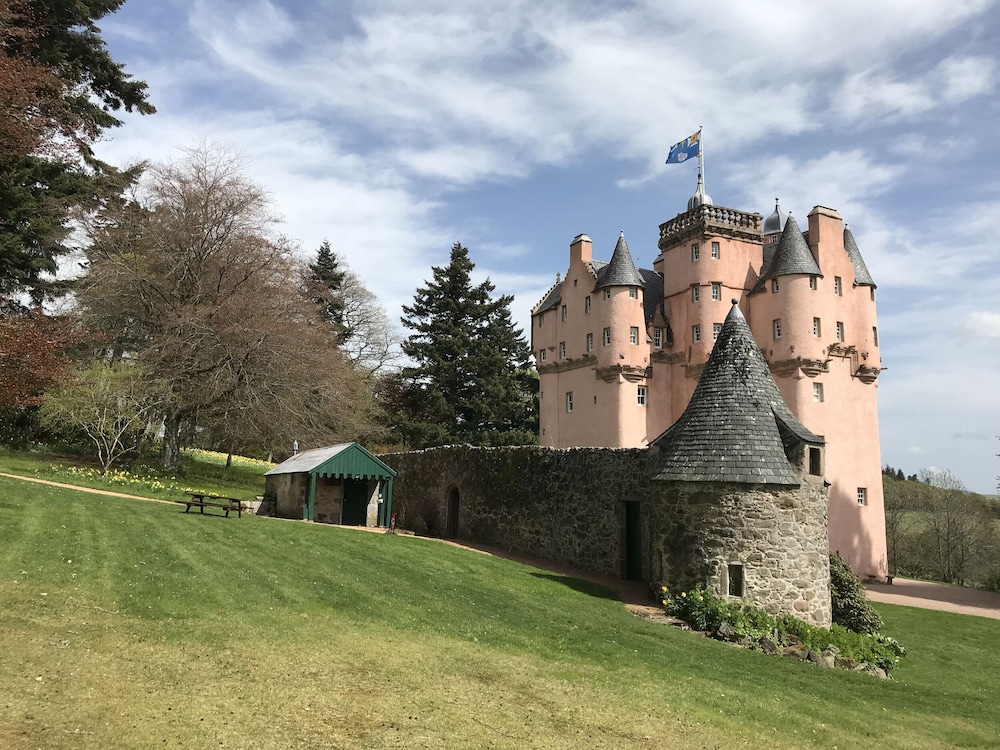 North Mains Cottage - Craigievar Castle