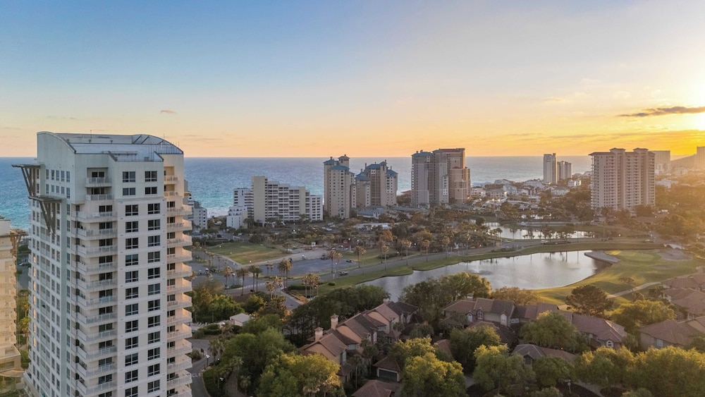 Resort Condo Steps to Beach Pool, Hot Tub, Tennis, Golf Sandestin, Miramar Beach