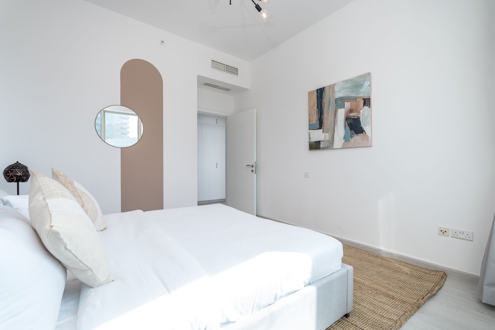 Dubai Marina - Stunning Huge 4 Bedroom Apts Near JBR - Gym - Pool - Parking by Sojo Stay