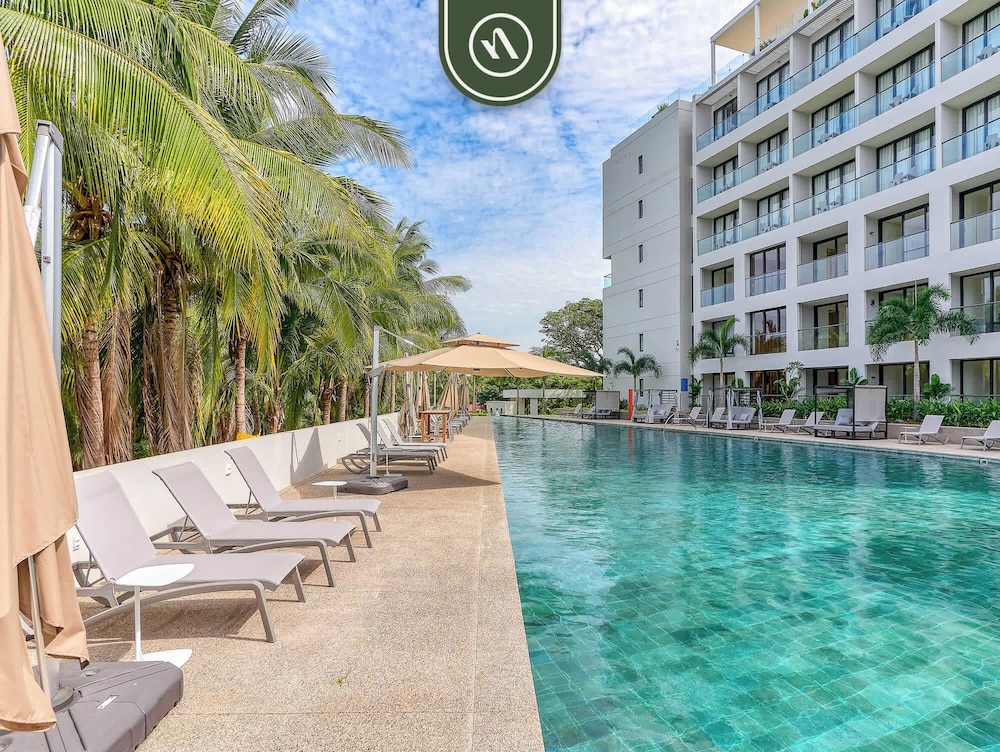 Luxury Condo With Canal View - Near Beach